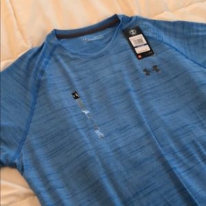 NWT UA Mens loose fit tee size XL.